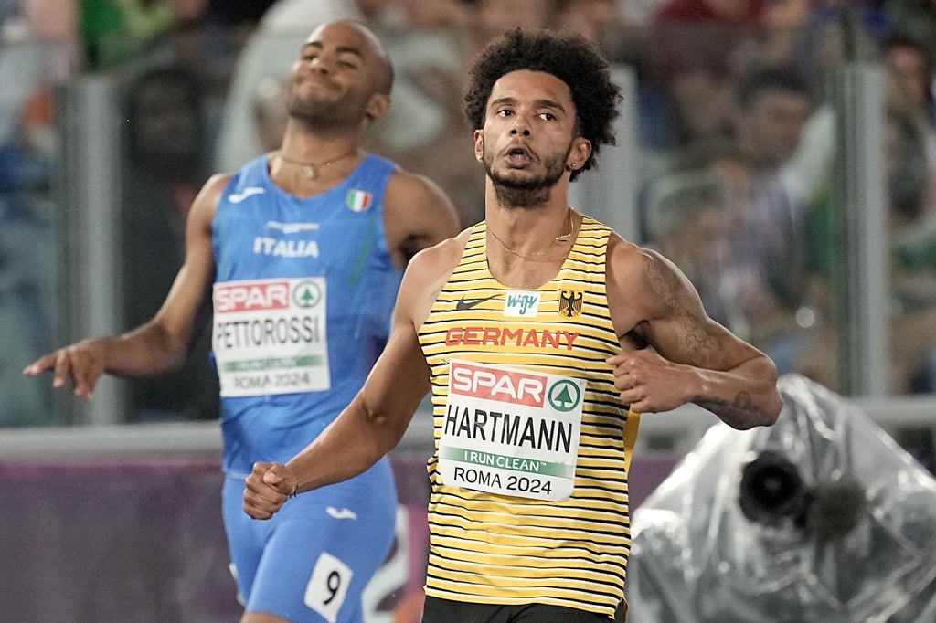 Nach einem Fehlstart war für Joshua Hartmann (r) Schluss über 200 Meter.