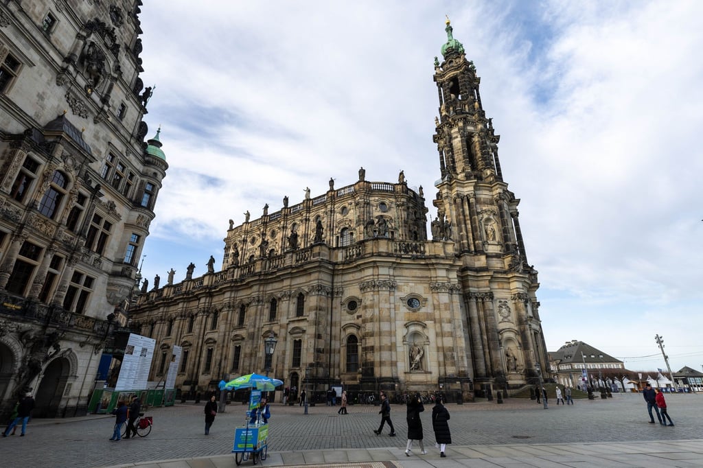 Die Katholische Hofkirche Dresden, offiziell Kathedrale Sanctissimae Trinitatis.