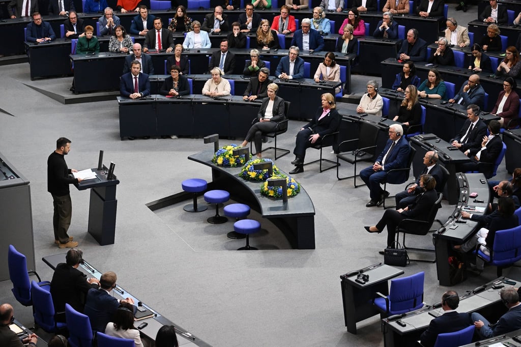 Der ukrainische Präsident Selenskyj ist anlässlich der Internationalen Konferenz zum Wiederaufbau der Ukraine in Berlin.