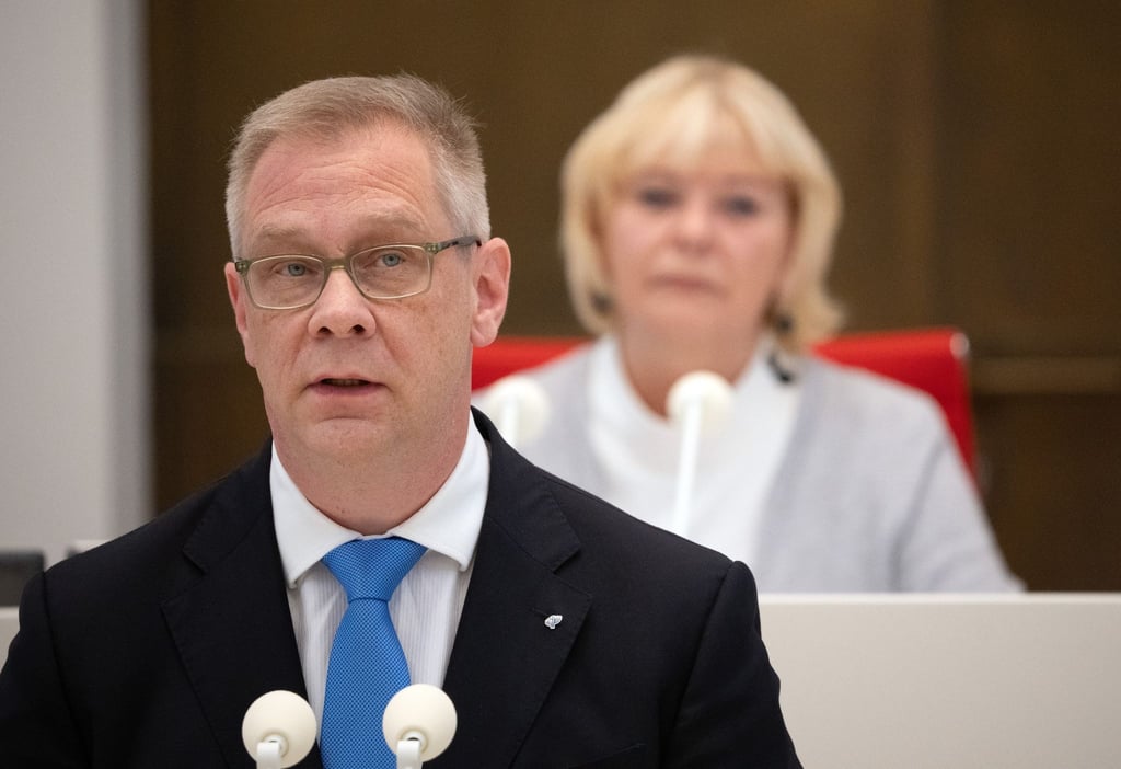 Andreas Büttner (Die Linke) spricht während der Sitzung des Brandenburger Landtags zur Aktuellen Stunde.