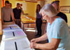 Um 18.05 Uhr hat Wahlhelferin Karin Hädicke am Sonntag, 9. Juni, die verschlossene Wahlurne mit den Stimmzetteln zur Europawahl im Alten Amtshaus in Heimburg geöffnet.