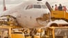 Zersplitterte Cockpitscheiben und eine abgerissene Rumpfnase: Am Sonntag geriet ein Airbus A320 auf dem Flug von Mallorca nach Wien in einen schweren Hagelsturm, welcher die Maschine vollkommen demolierte.