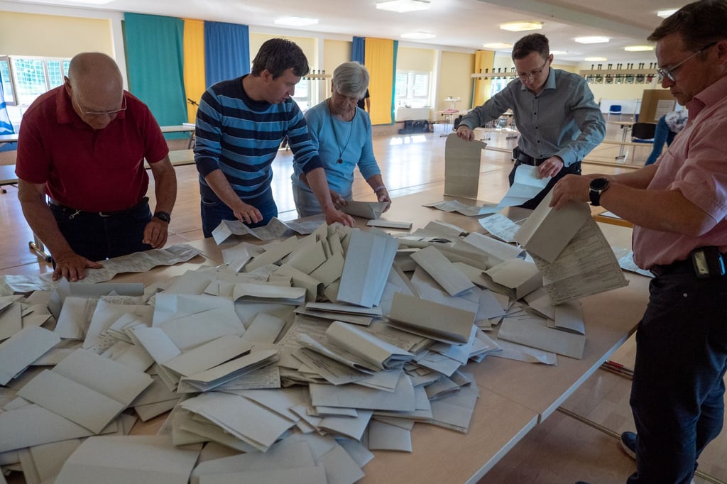 Kurz nach 18 Uhr wurden die Urnen auch in Gommern geleert und mit der Auszählung der Stimmzettel begonnen.