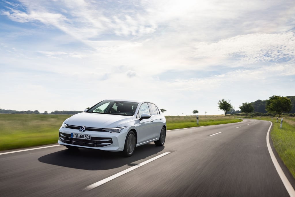 50 Jahre Volkswagen Golf: Pünktlich zum Jubiläum erstrahlt der neue Golf im modernisierten Design und punktet mit neuen Spielereien.