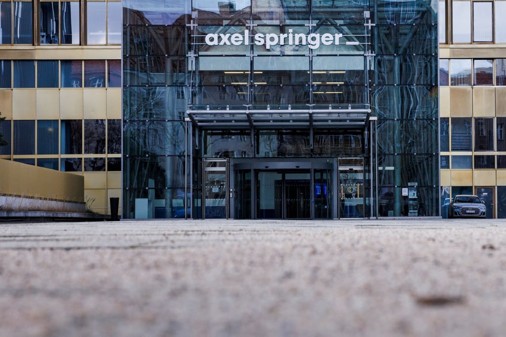 Haupteingang des Axel-Springer-Hochhauses.