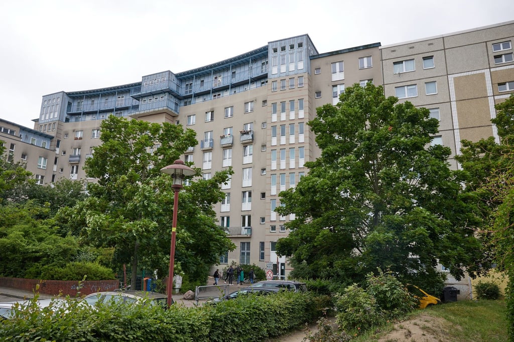 Blick auf ein Wohnhaus in der Ortolfstraße in Altglienicke.
