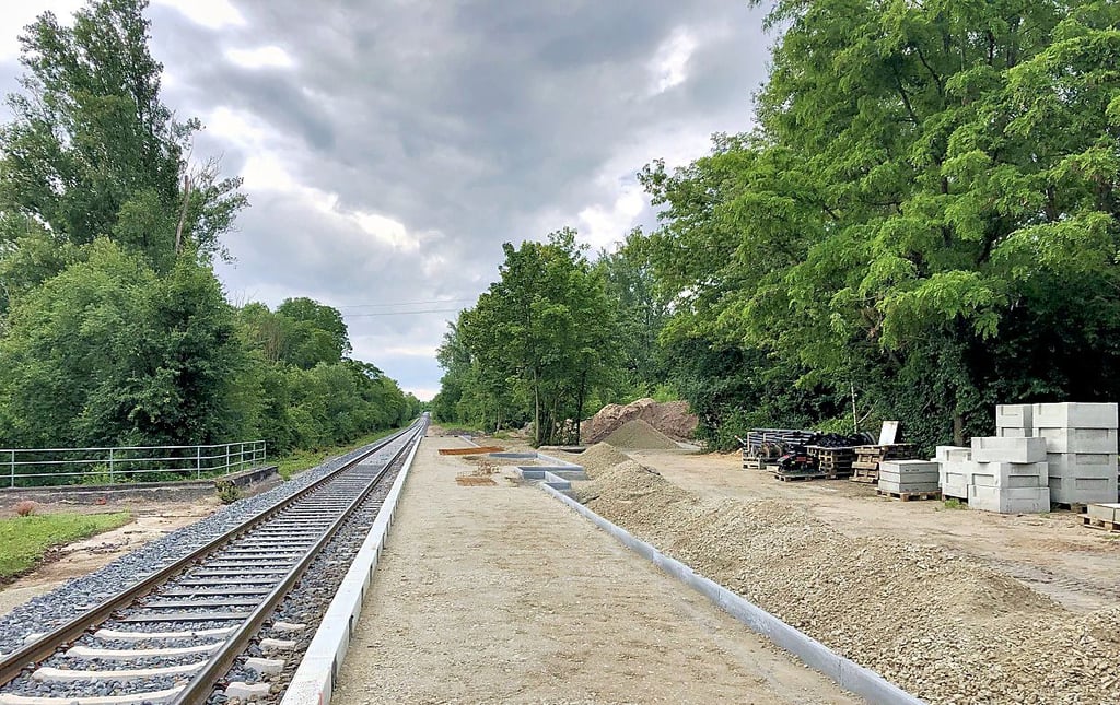 Neben der Burgenlandbahnstrecke wird aktuell der Ausstiegspunkt Krumpa erneuert. Ab 2026 soll das Bahnhofsumfeld folgen.