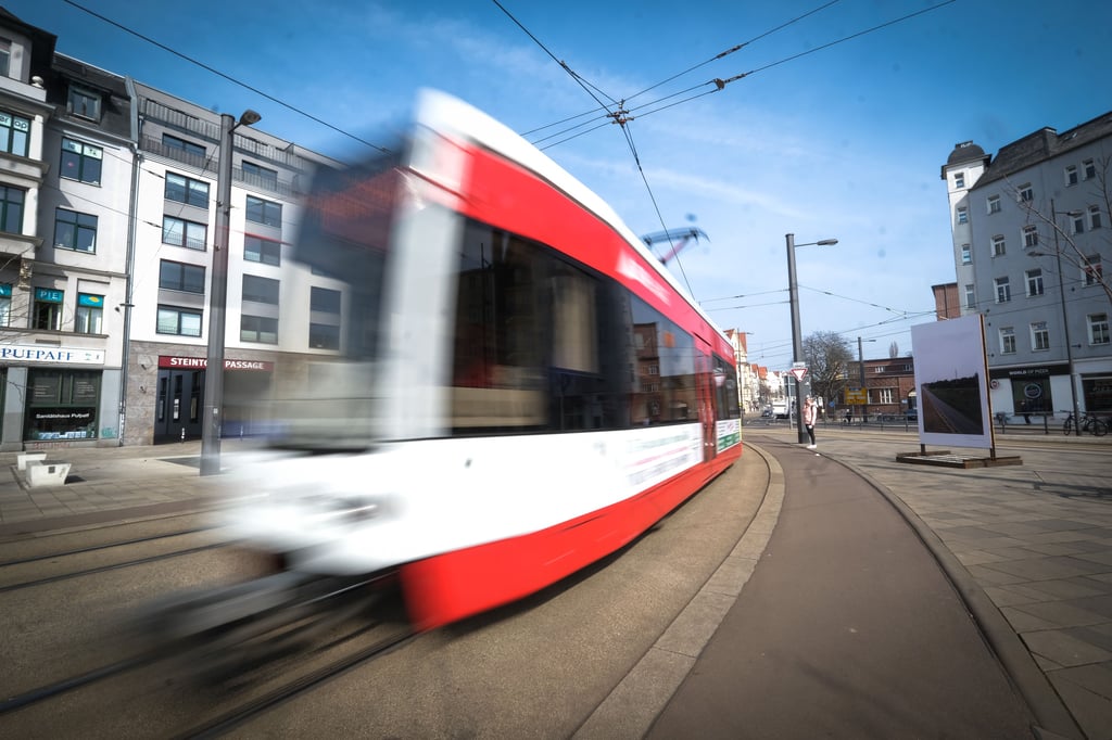 Tatort Straßenbahn: Nach zwei Übergriffen ermittelt die Polizei.