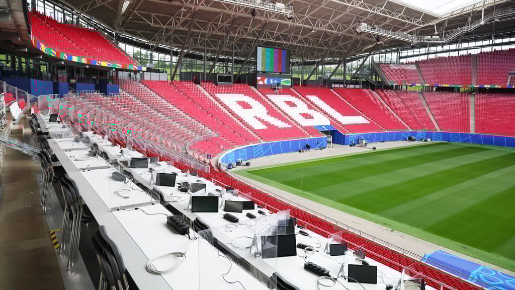 Neue Medientribüne in bester Lage: EM-Stadion in Leipzig.