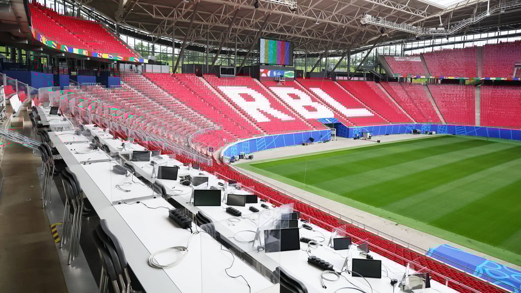 Neue Medientribüne in bester Lage: EM-Stadion in Leipzig.