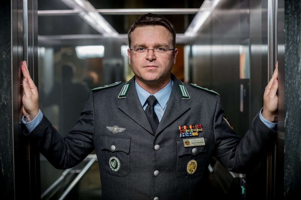 „In den kommenden Tagen wird sich zeigen, bei wem seit Ausrufung der Zeitendwende zumindest verteidigungspolitisch tatsächlich eine Erkenntniswende eingetreten ist“, sagt André Wüstner, Vorsitzender des Deutschen Bundeswehrverbands.