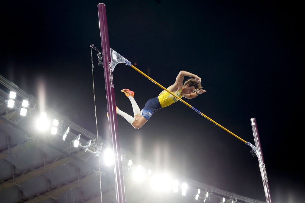 Schwedens Armand Duplantis in Aktion im Stabhochsprung-Finale der Männer bei den Leichtathletik-Europameisterschaften.