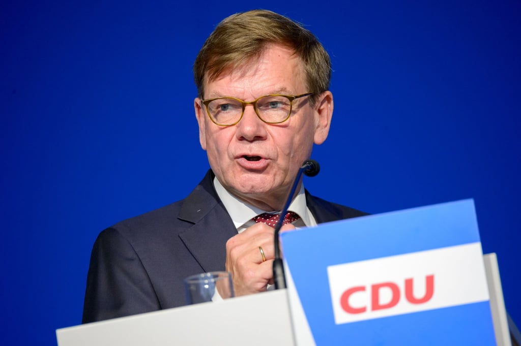Wirft dem Bundesverteidigunsminister einen „halbgaren Vorschlag“ vof, der die „Personalprobleme der Bundeswehr nicht löst“: Johann Wadephul.