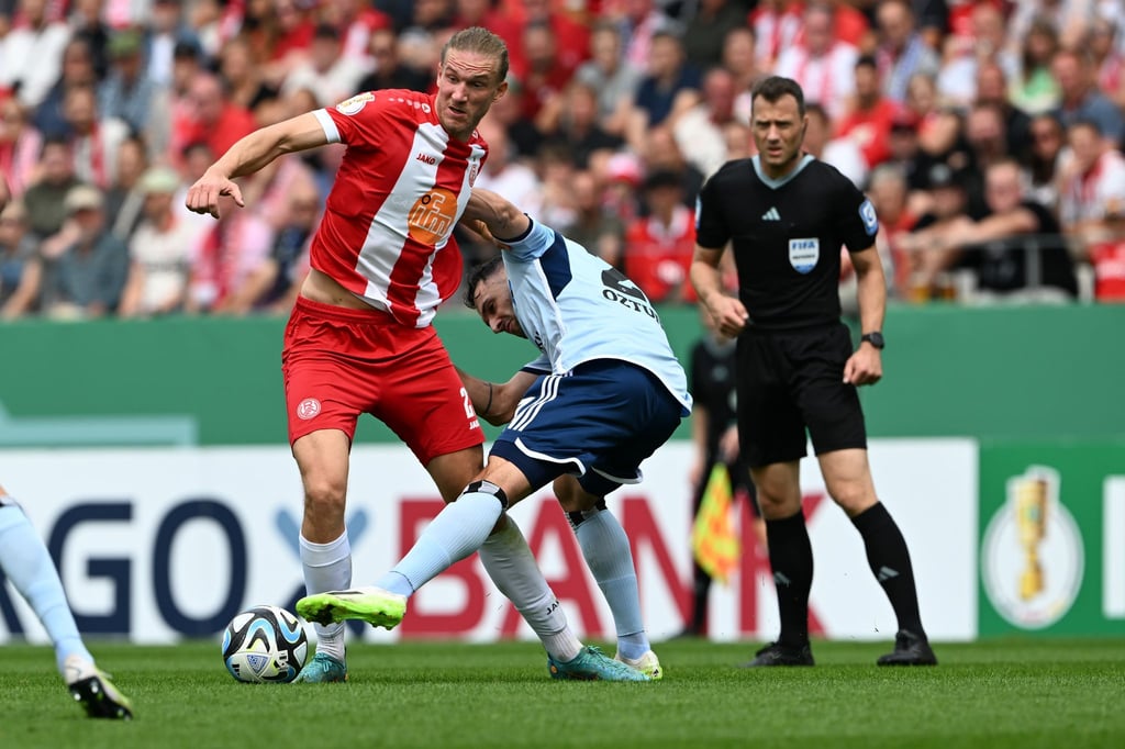 Dynamo Dresden hat Mittelfeldspieler Vinko Sapina (l) vom Ligarivalen Rot-Weiss Essen verpflichtet.