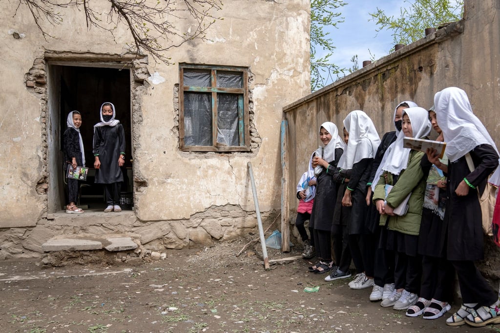 Unicef-Exekutivdirektorin Catherine Russel fordert die Taliban dazu auf, Mädchen und Frauen den Weg zu höher Bildung freizumachen: „Kein Land kann sich weiterentwickeln, wenn die Hälfte seiner Bevölkerung zurückbleibt.“
