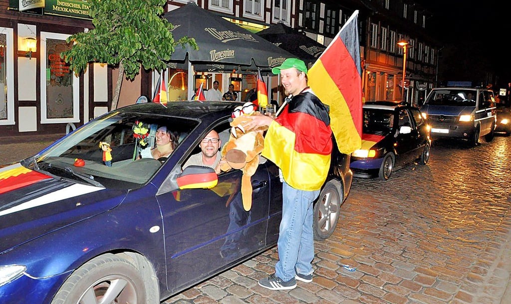 Autokorso zur EM 2012 auf der Neuperverstraße.