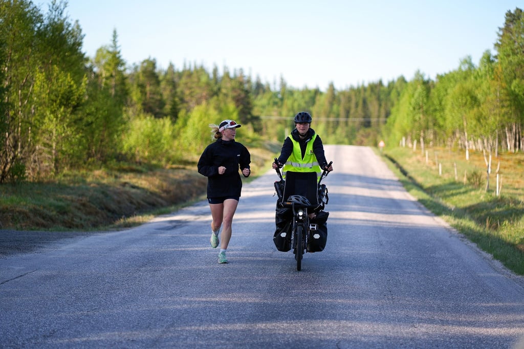Die Schwestern Malou Traina (l) und Phelia Müller aus dem Harz sind auf dem Weg zum Nordkap.
