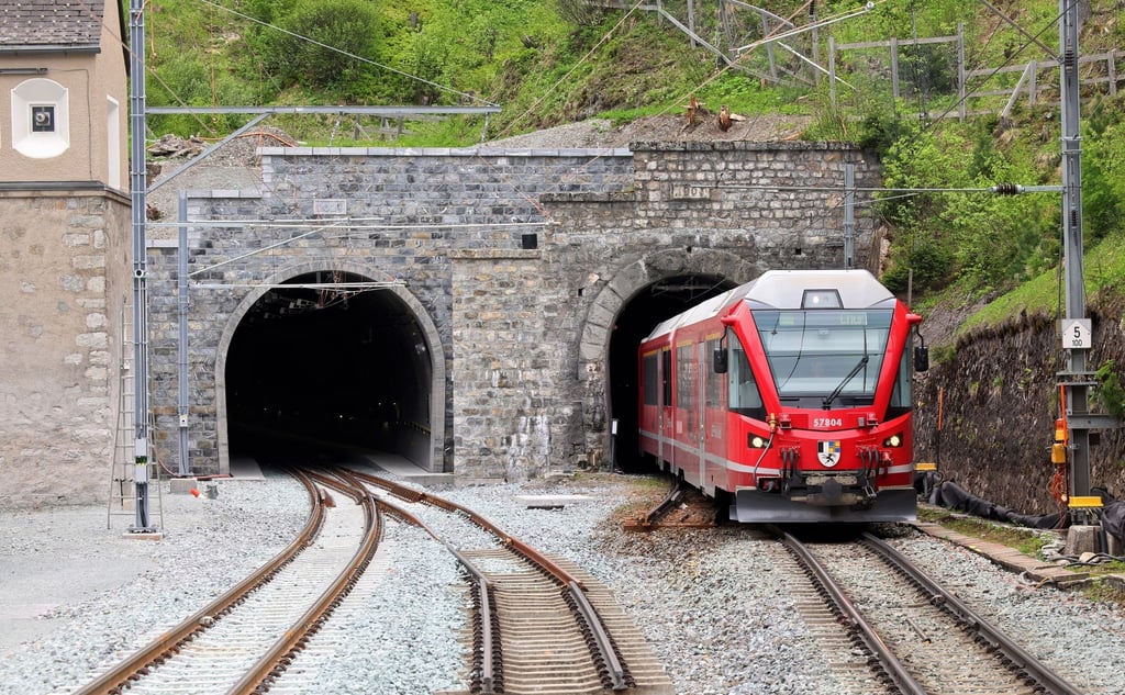 Moderner geht es jetzt sechs Kilometer durch den neuen Albulatunnel.