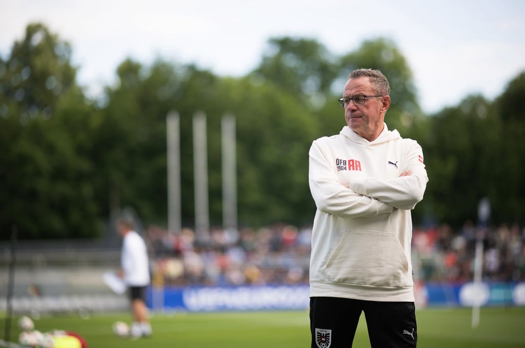 Trainer Ralf Rangnick leitet das Training der österreichischen Nationalmannschaft.