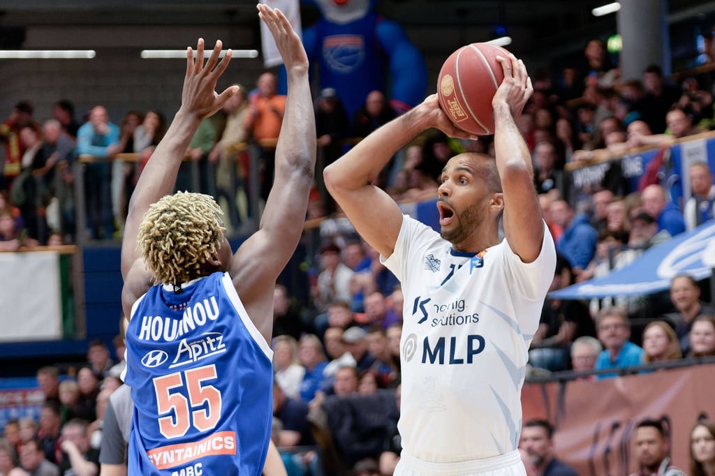 Akeem Vargas (r.) spielt künftig für den MBC.