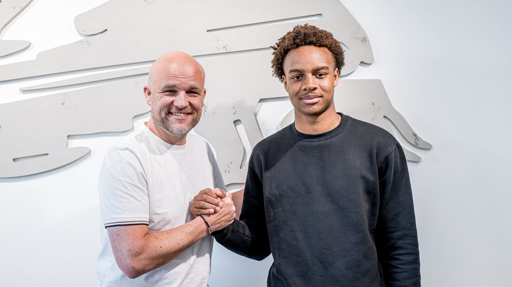 Assan Ouédraogo (r.) und RB Leipzigs Sportdirektor Rouven Schröder.