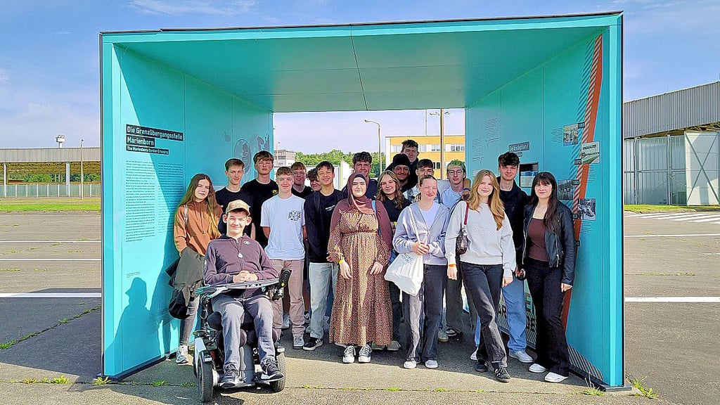 Schüler aus Niedersachsen und Sachsen-Anhalt beim länderübergreifenden Porjekttag in der Gedenkstätte Deutsche Teilung.