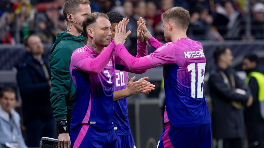 Leipzigs David Raum (l.) oder Stuttgarts Maxi Mittelstädt: Wer beginnt für die DFB-Elf gegen Schottland?