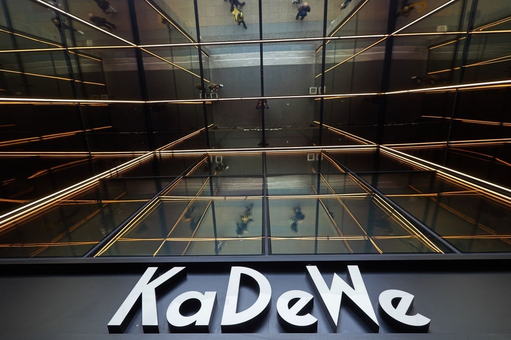Blick auf das Kaufhaus des Westens (KaDeWe).