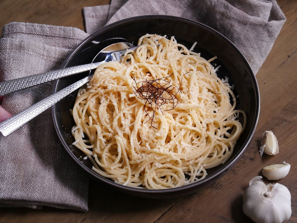 Die Limette bringt Säure, die Chili Schärfe - und das Knoblauchöl den extra Kick Aroma: Das Pasta-Rezept der „Mehr Genuss“-Blogger ist schnell nachgekocht.
