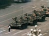 Allein gegen die Panzer: Ein Mann stellt sich auf dem Changan Blvd. am Platz des Himmlischen Friedens 