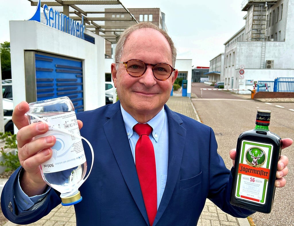 Der skurrile Ost-West-Handel Infusionslösung gegen Jägermeister führte Frank Kilian nach dem Mauerfall nach Bernburg. Jetzt nimmt der Vorstandsvorsitzende nach 25 Jahren Abschied vom Serumwerk.