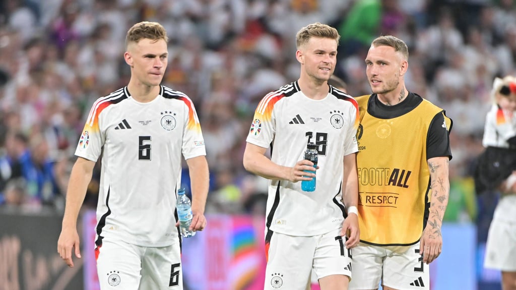 Reservist David Raum (r.) neben Ex-RB-Profu Joshua Kimmich (l.) und Maximilian Mittelstädt.