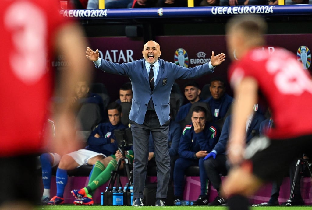 Italiens Trainer Luciano Spalletti war mit dem Auftritt seines Teams nicht immer zufrieden.