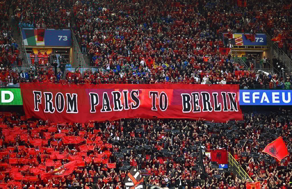 Die UEFA hat gegen albanische Fans ein Disziplinarverfahren eröffnet.
