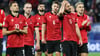 Albaniens Spieler bedanken sich nach der Niederlage gegen Italien für die Unterstützung der Fans.