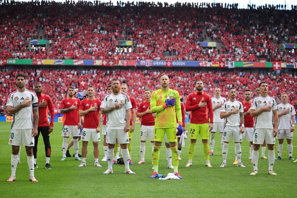 Ungarns Spieler bedanken sich bei den Fans.