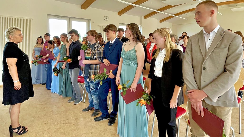 Die Verabschiedung der jungen Leute erfolgte durch Schulleiterin Dorothee Schwuchow.