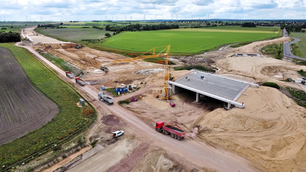 Gigantische Baustelle für den A14-Anschluss Stendal an der B188 zwischen Insel und Döbbelin.