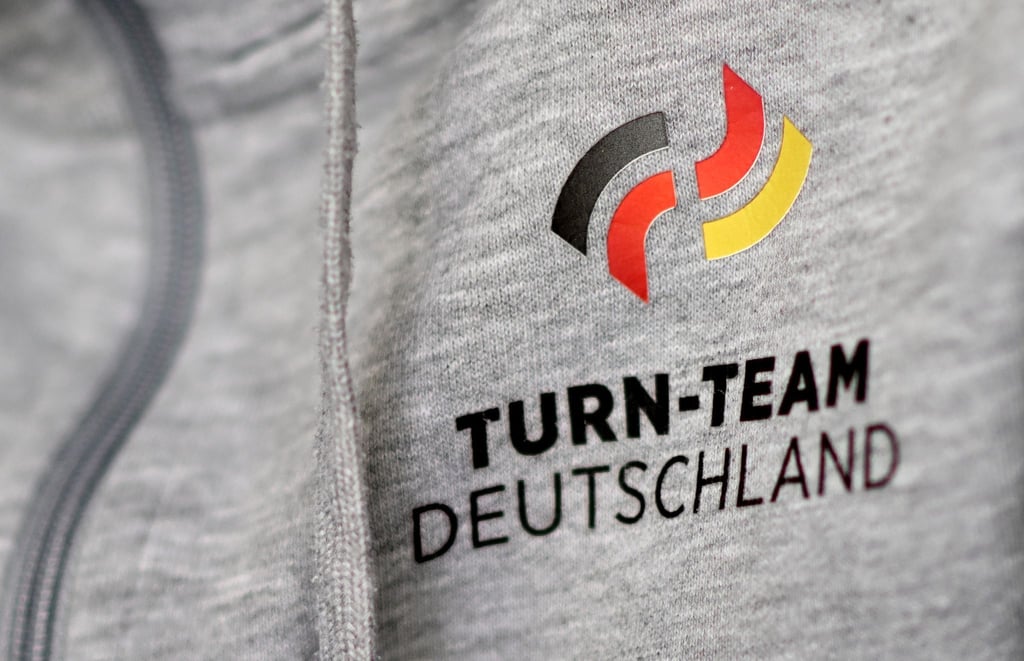 Ein Hoodie mit der Aufschrift „Turn-Team Deutschland“.