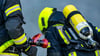 Feuerwehr im Einsatz beim Brand der ehemaligen Kreisverwaltung des Burgenlandkreises in Naumburg.