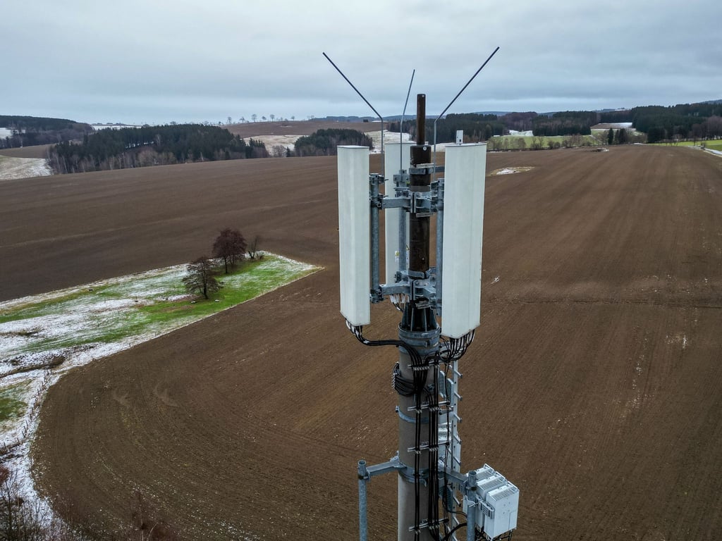 Die Bundesnetzagentur möchte den Ausbau eines flächendeckenden Handynetzes in Deutschland vorantreiben.
