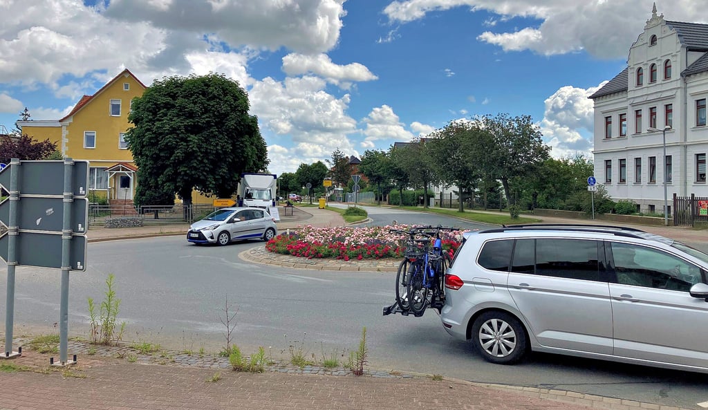 Wenn der Kreisel in Gernrode erneuert wird, müssen Autofahrer eine Umleitung fahren.