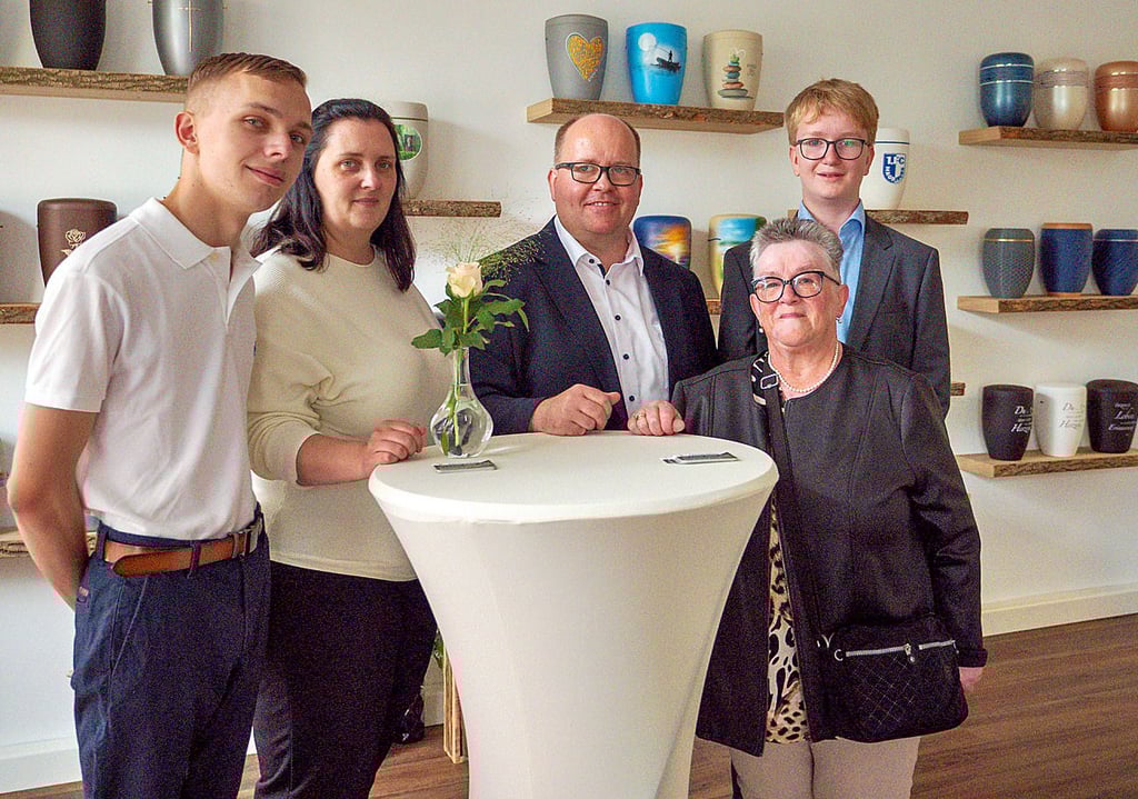 Das Bestattungshaus Abramowski - ein echtes Familienunternehmen - ist in die Martin-Schwantes-Straße 47 umgezogen.