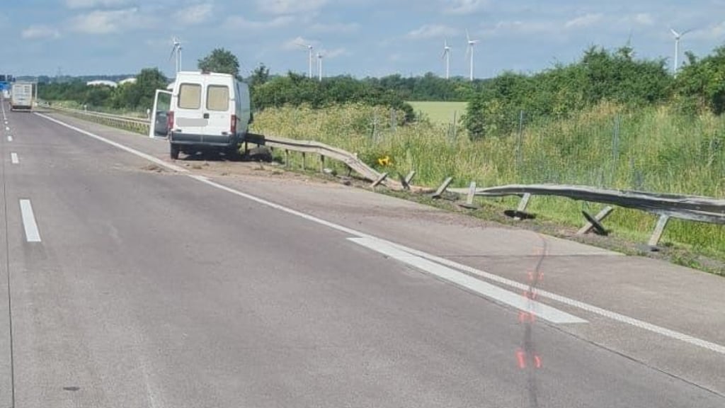 Zu einem Hubschraubereinsatz und einer Vollsperrung kam es auf der A2 bei Magdeburg - Kannenstieg.