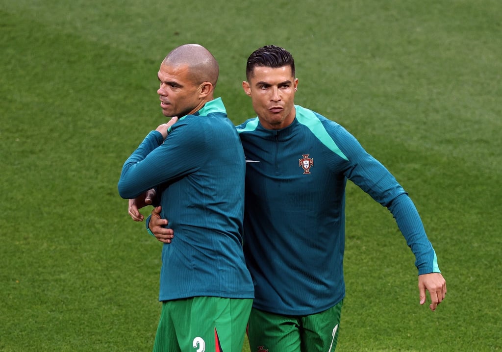 Haben EM-Geschichte geschrieben: Die Portugiesen Pepe (l) und Cristiano Ronaldo.