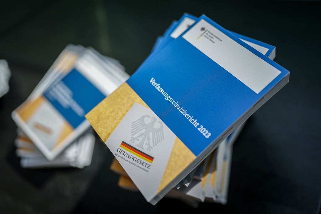 Der Verfassungsschutz hat im vergangenen Jahr einen Zuwachs sowohl im Linksextremismus als auch im Rechtsextremismus festgestellt.