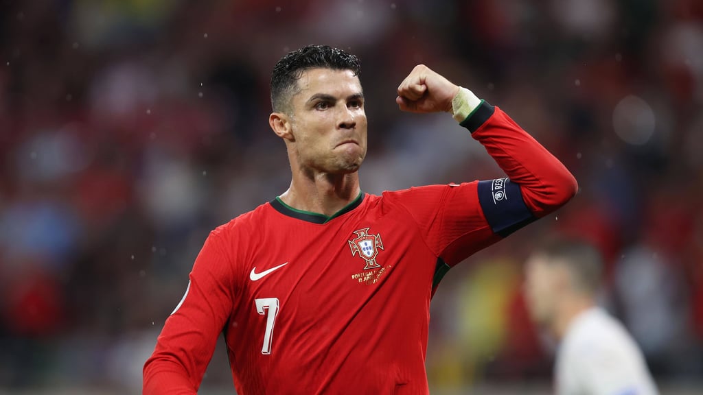 Ronaldo freut sich über den Auftaktsieg in Leipzig.