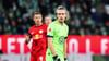 Im Fokus von Willi Orban (l.) und RB Leipzig? Wolfsburgs Patrick Wimmer