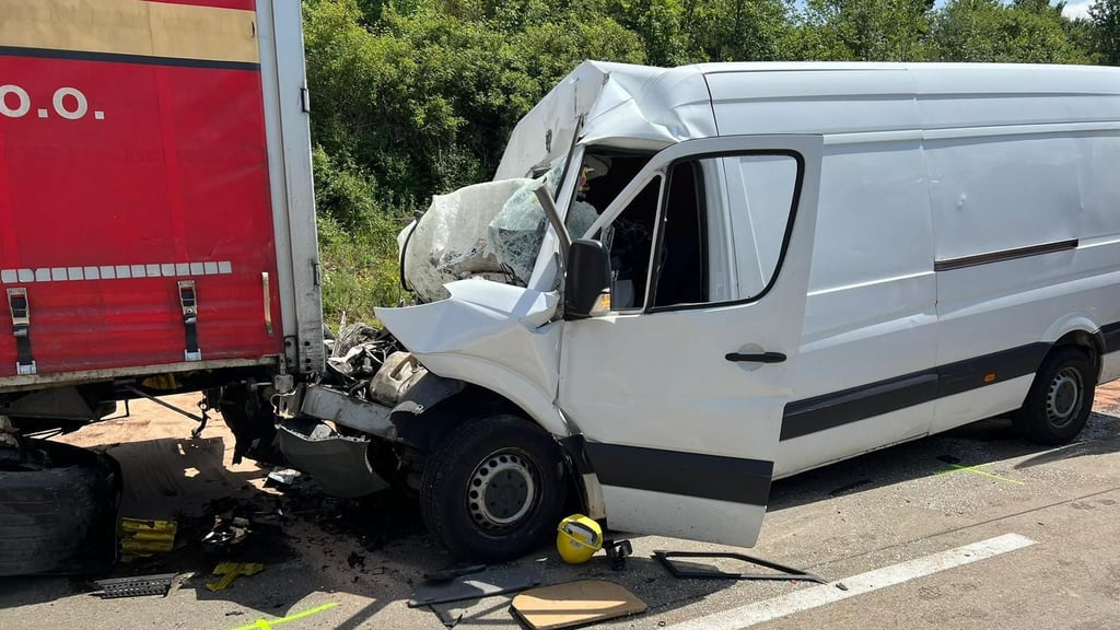Auf der A14 bei Staßfurt ist es am Donnerstag zu einem tödlichen Unfall gekommen.