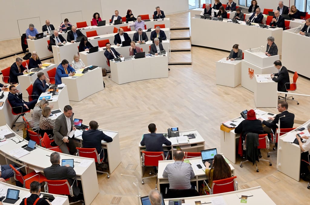 Im Landtag von Brandenburg wird eine Sitzung abgehalten.